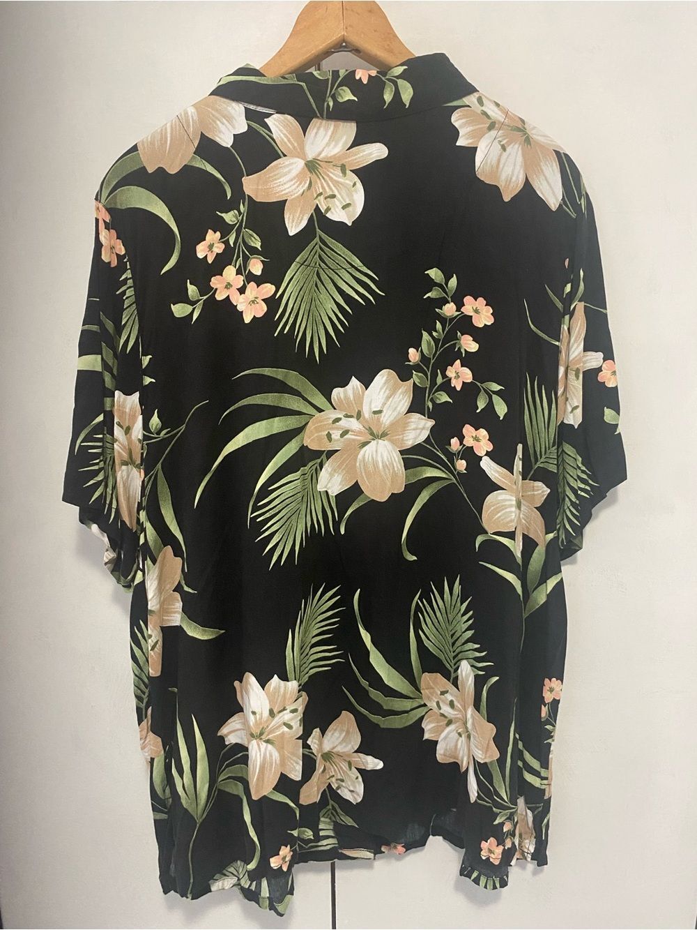 Tropical Floral Women’s Short -Sleeve Shirt - Black Flowy 18/20W Hawaiian Camp - Picture 3 of 6